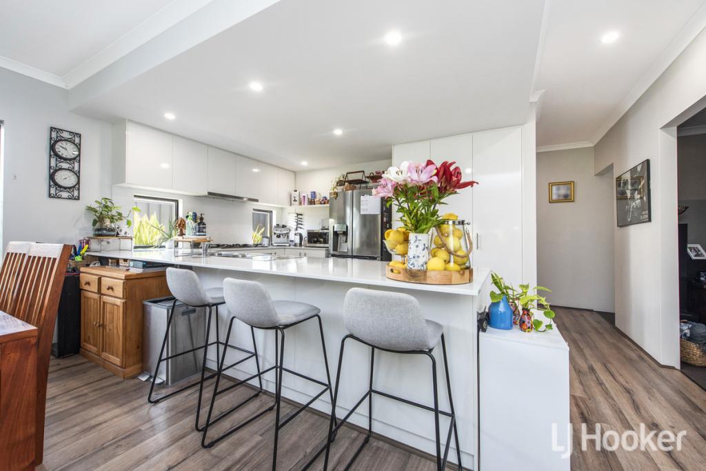 4 Tooma Cl, Lakelands, WA 6180