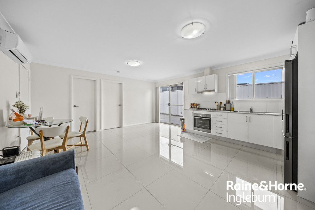 33a Trobriand Cres, Glenfield, NSW 2167
