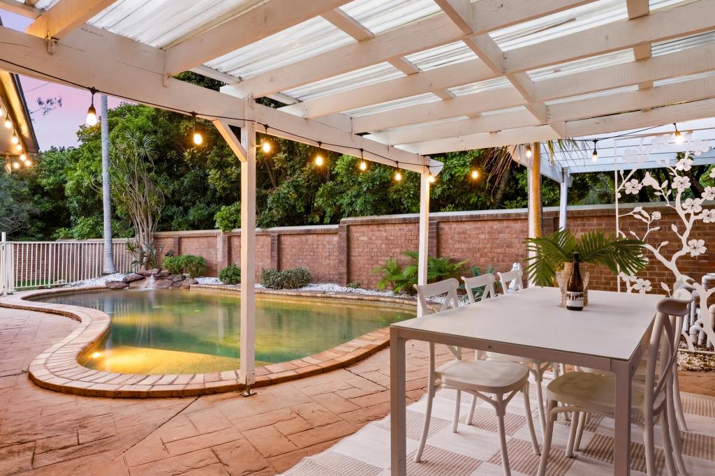 15 Banks Cl, Bateau Bay, NSW 2261