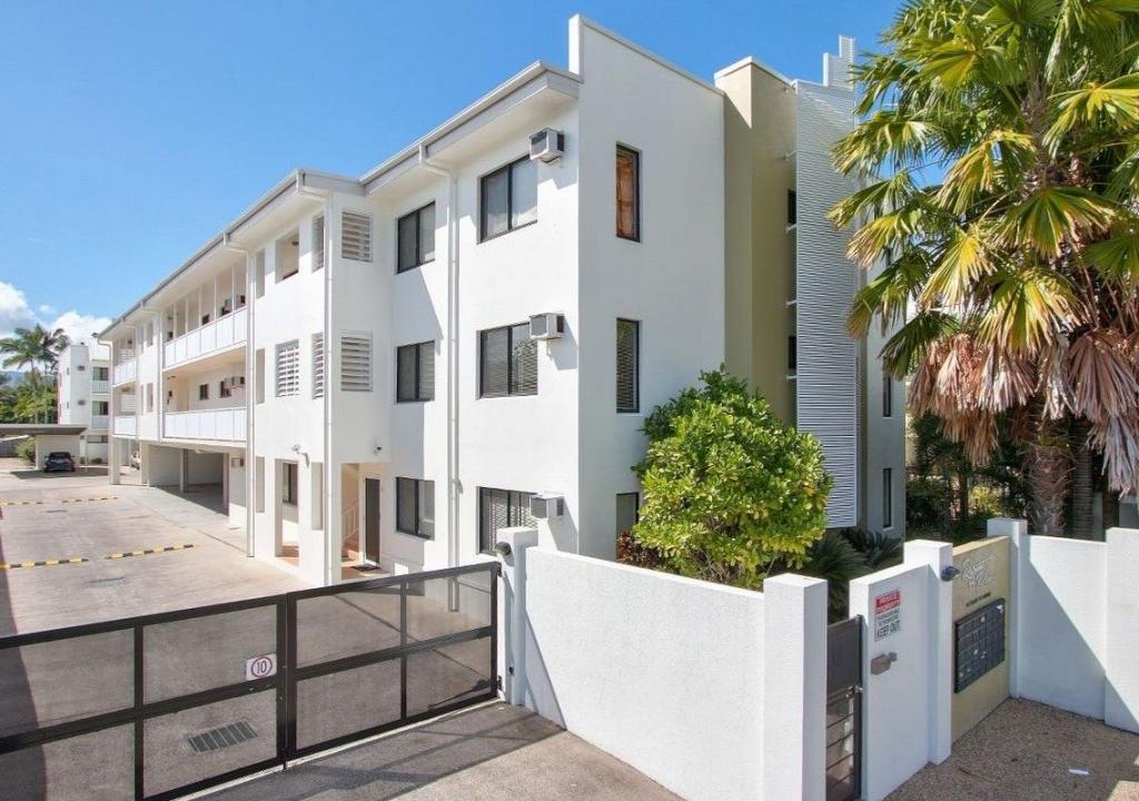 2/44-50 Pease St, Manoora, QLD 4870