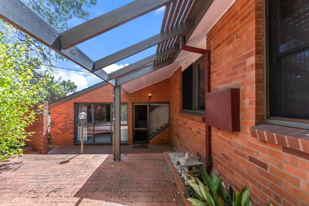 28 Robertson St, Curtin, ACT 2605