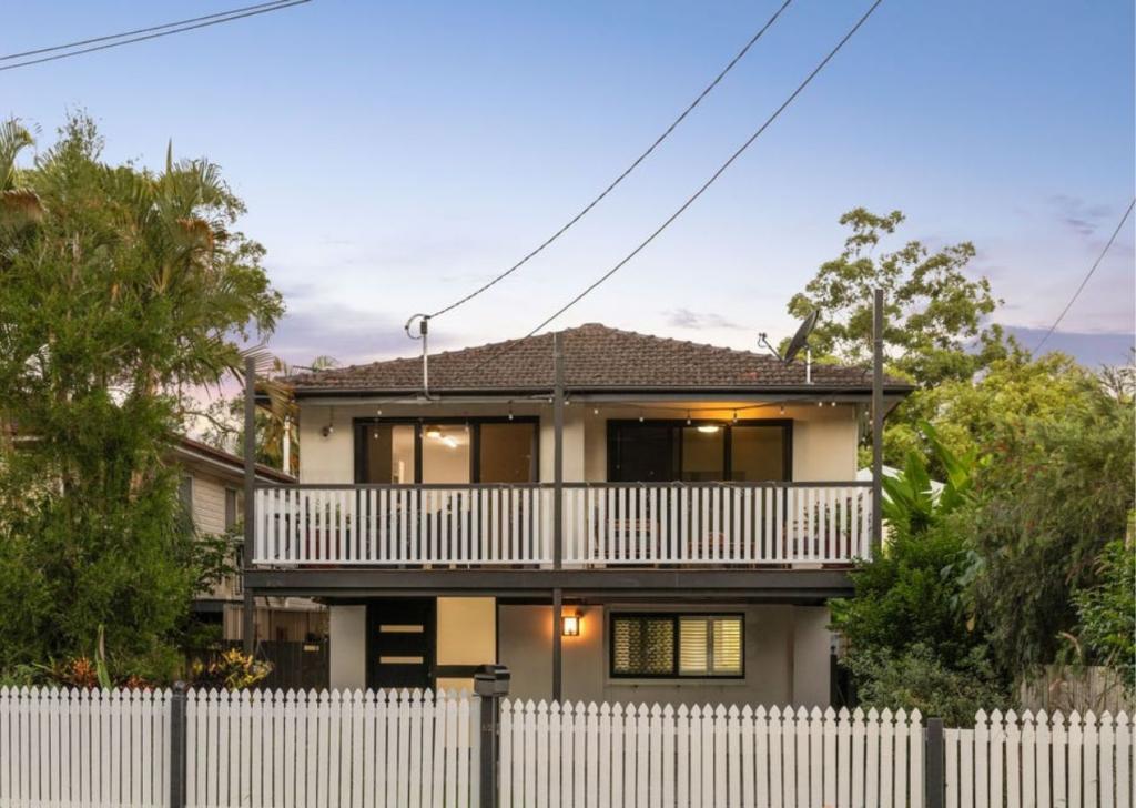 62 Vivian St, Tennyson, QLD 4105