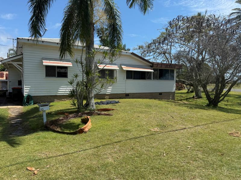 10 HARBOUR ESP, BURNETT HEADS, QLD 4670