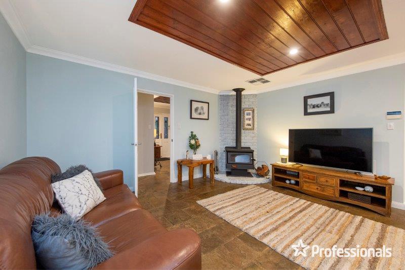 6 Barnes Rd, Roleystone, WA 6111