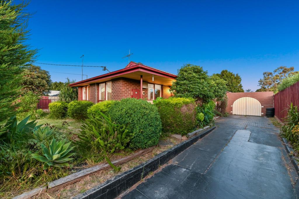 10 Ainsleigh Ct, Cranbourne, VIC 3977