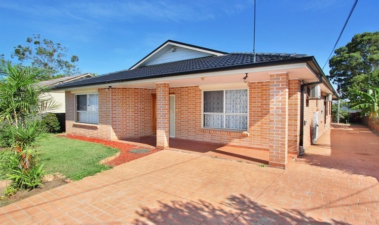 49 The Grove, Fairfield, NSW 2165