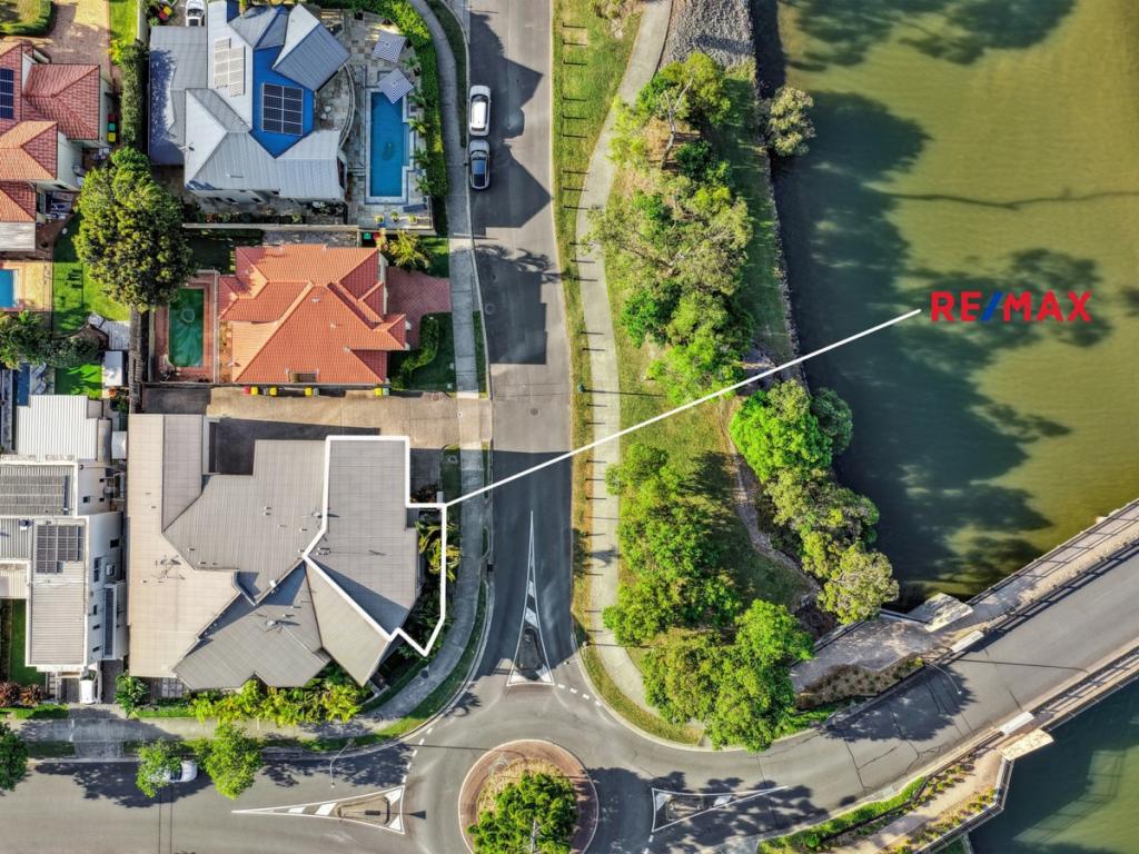 4/12 AZZURRA DR, VARSITY LAKES, QLD 4227