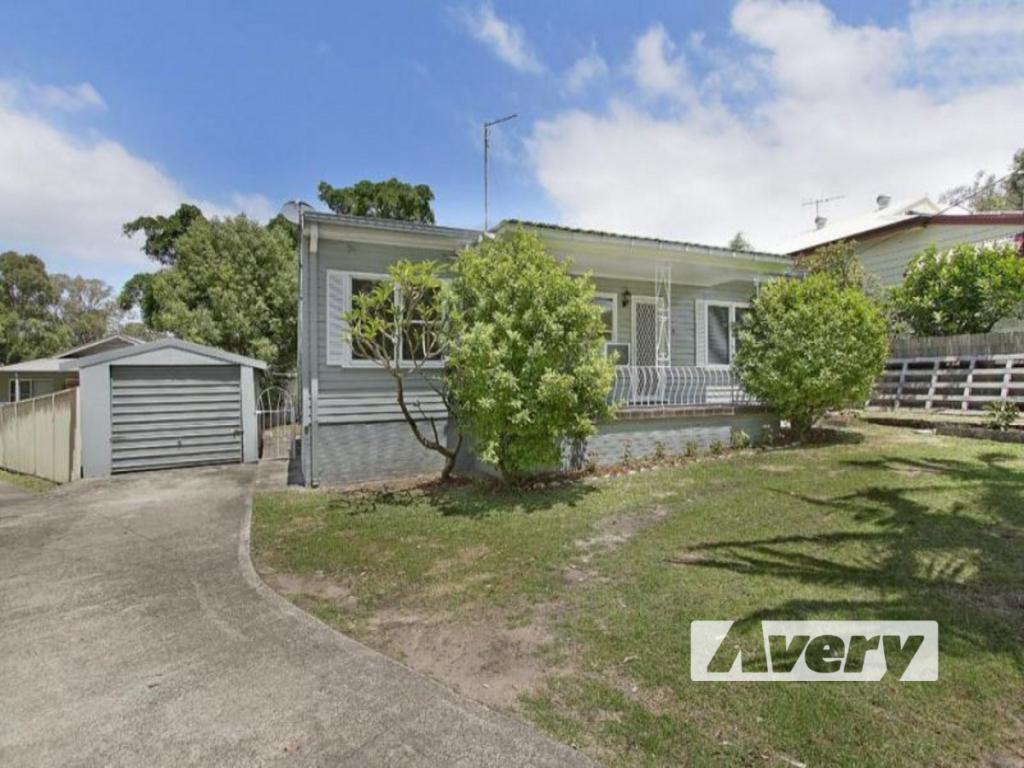 4 TERALBA ST, FASSIFERN, NSW 2283