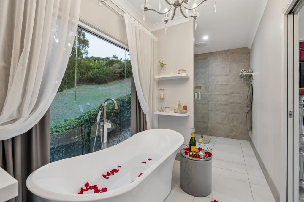 21 DIAMANTINA CCT, PACIFIC PINES, QLD 4211