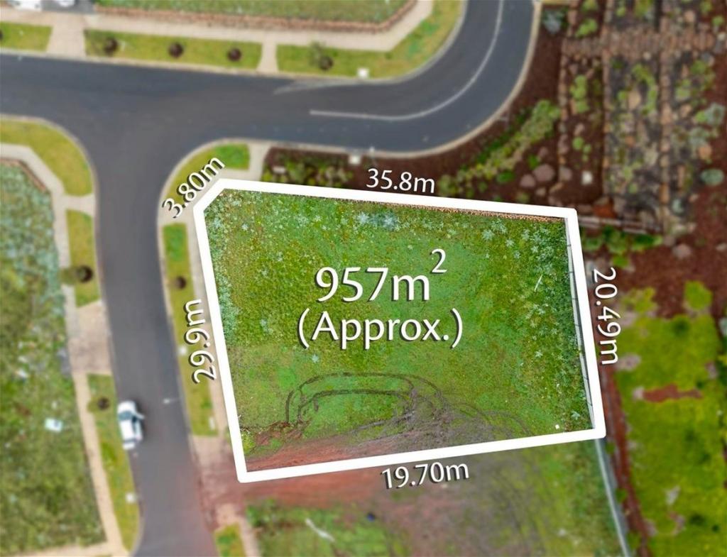 18 HAWKSTOWE CRES, GREENVALE, VIC 3059