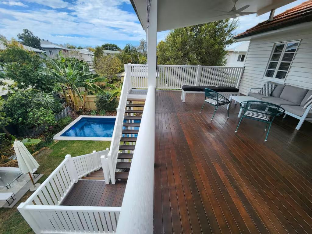6 Logan Ave, Oxley, QLD 4075