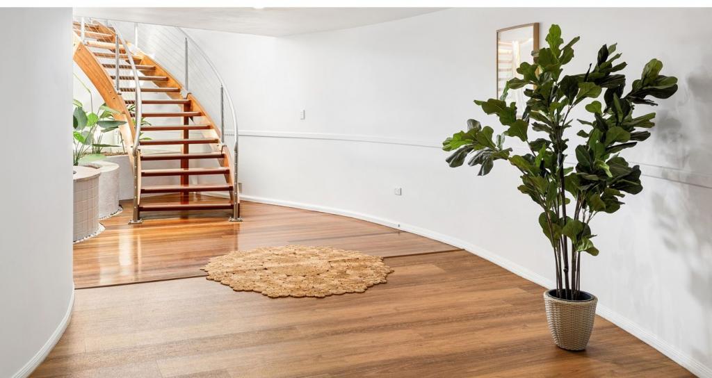 2-20 Shore St W, Ormiston, QLD 4160