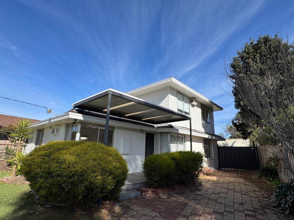 13 EYRE ST, MELTON SOUTH, VIC 3338