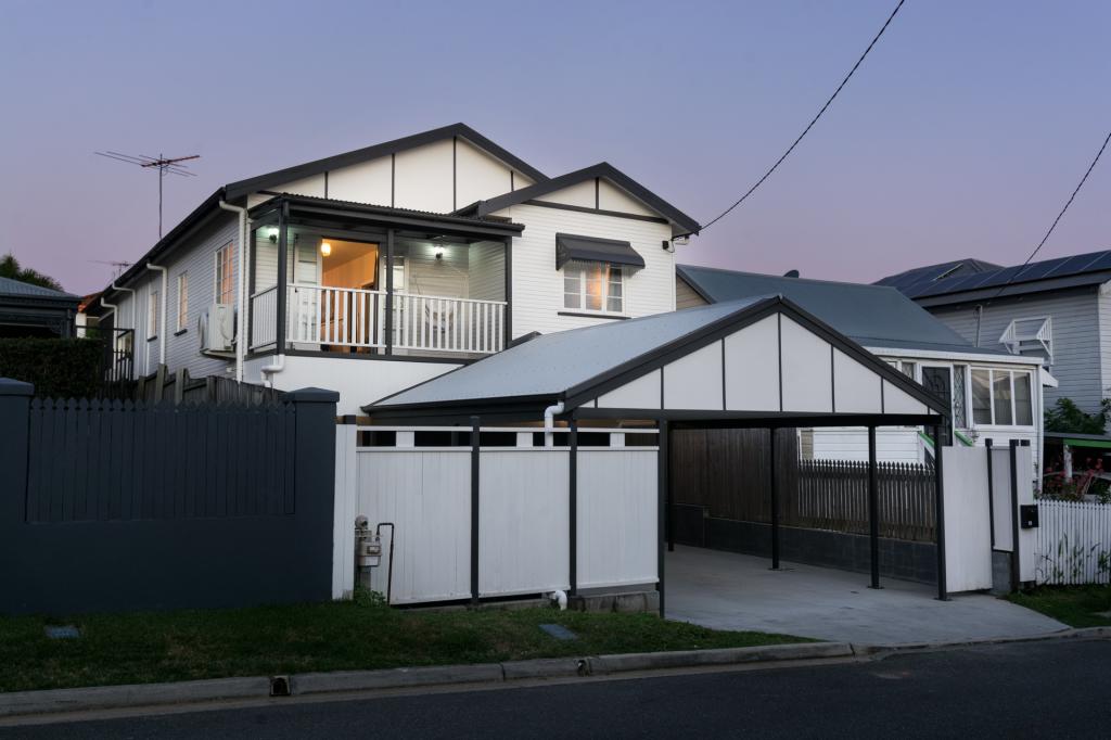 19 HUTTON ST, CLAYFIELD, QLD 4011