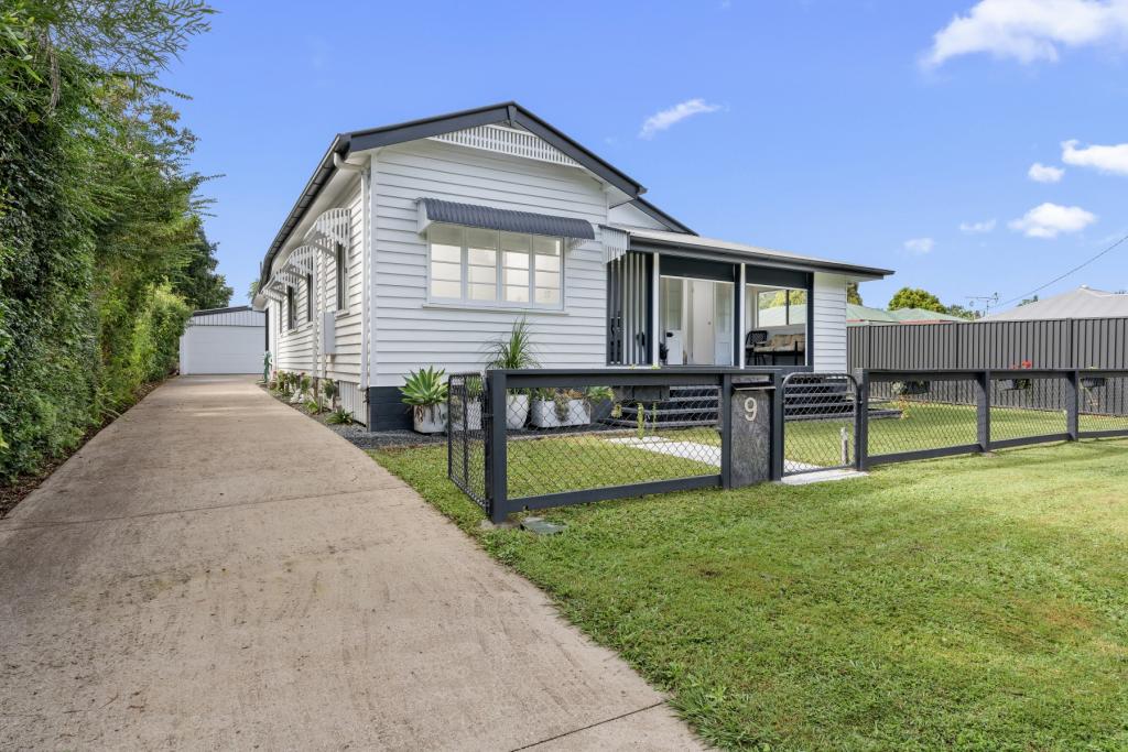 9 Brooker St, Woodford, QLD 4514