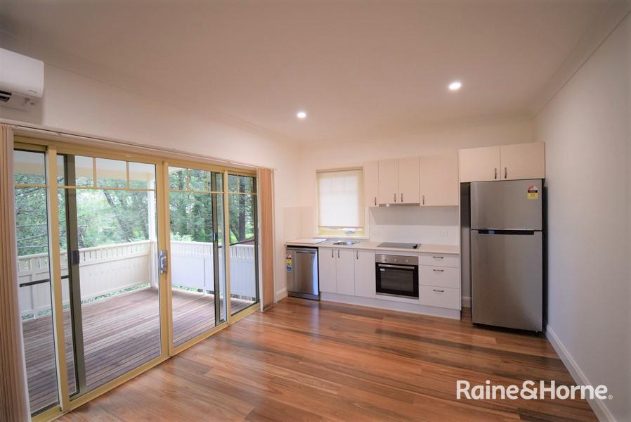 4A WARATAH ST, KATOOMBA, NSW 2780