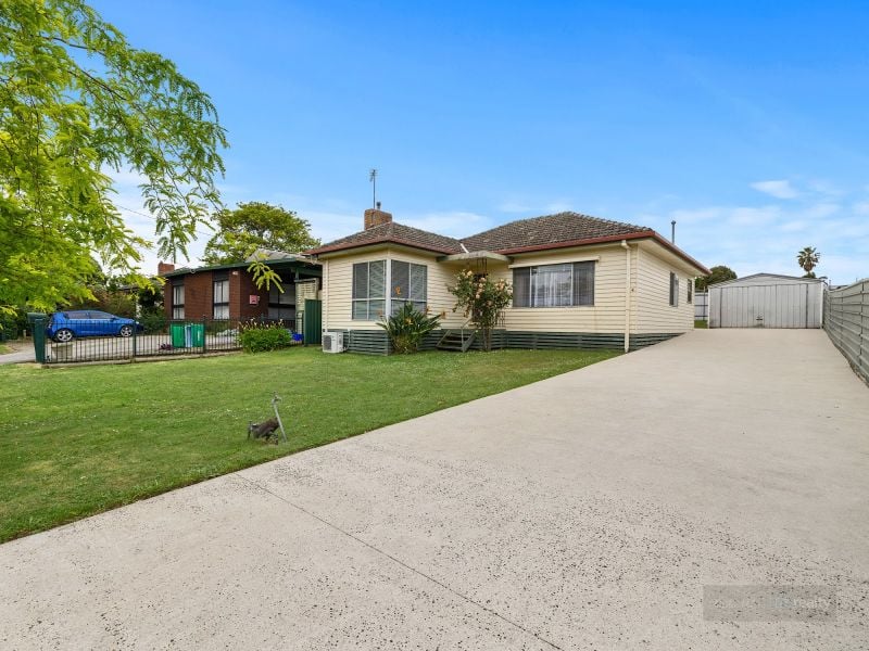 4 MILNE ST, LEONGATHA, VIC 3953