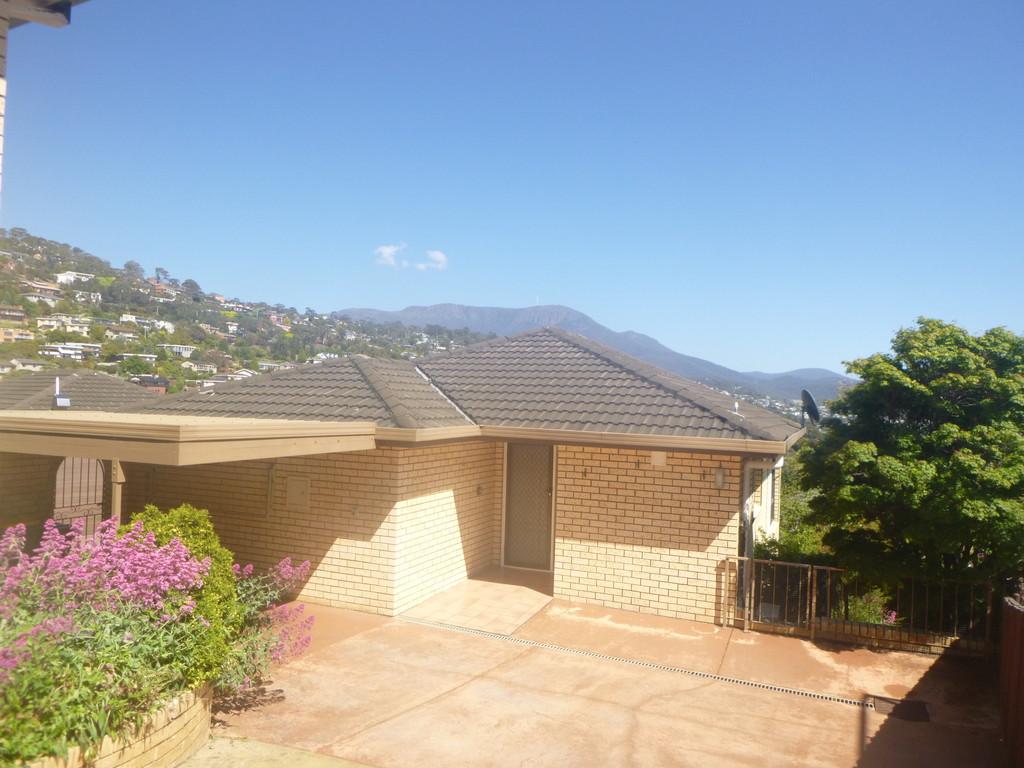 1/9 Longview Ave, Sandy Bay, TAS 7005