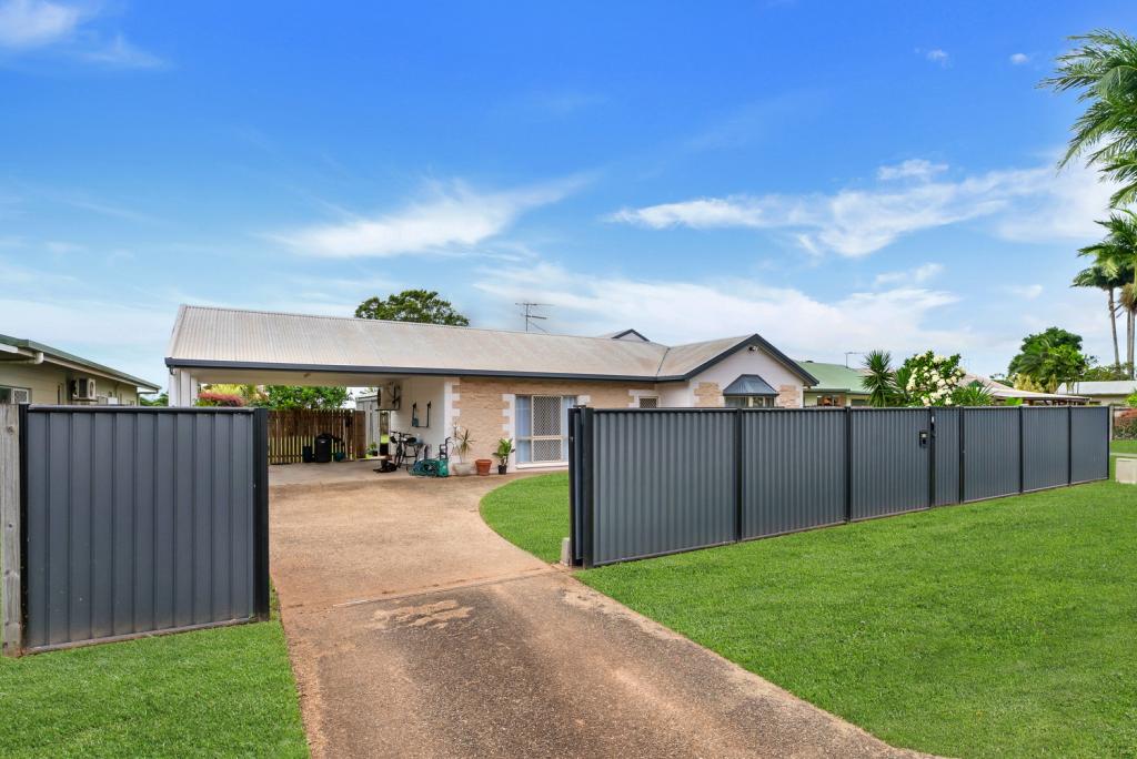 8 Bee Cl, Bentley Park, QLD 4869