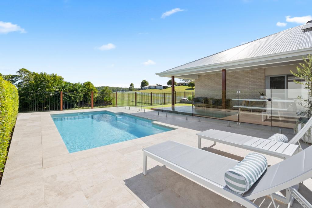 17 HILLGROVE CT, BLI BLI, QLD 4560