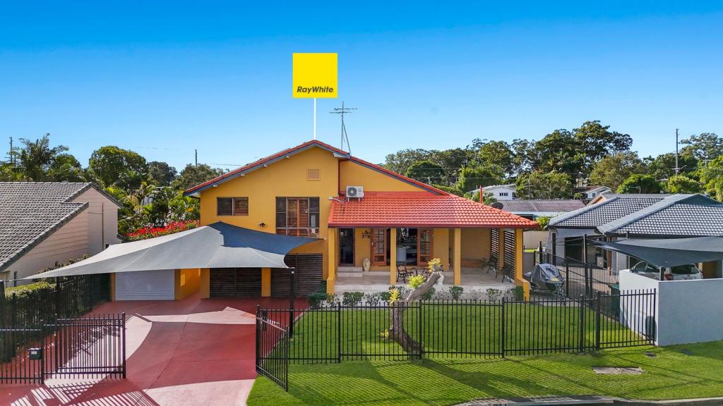 17 LOWANNA DR, ASHMORE, QLD 4214