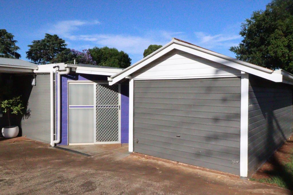 Shop 2/226-228 Geddes St, South Toowoomba, QLD 4350