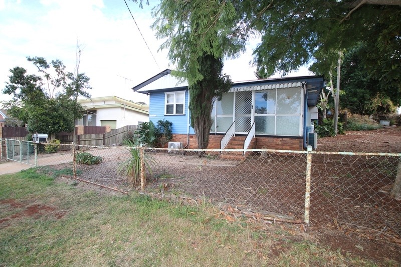 5 GREYFRIARS ST, ROCKVILLE, QLD 4350