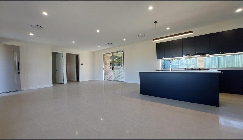 17 Collins Cres, Benowa, QLD 4217