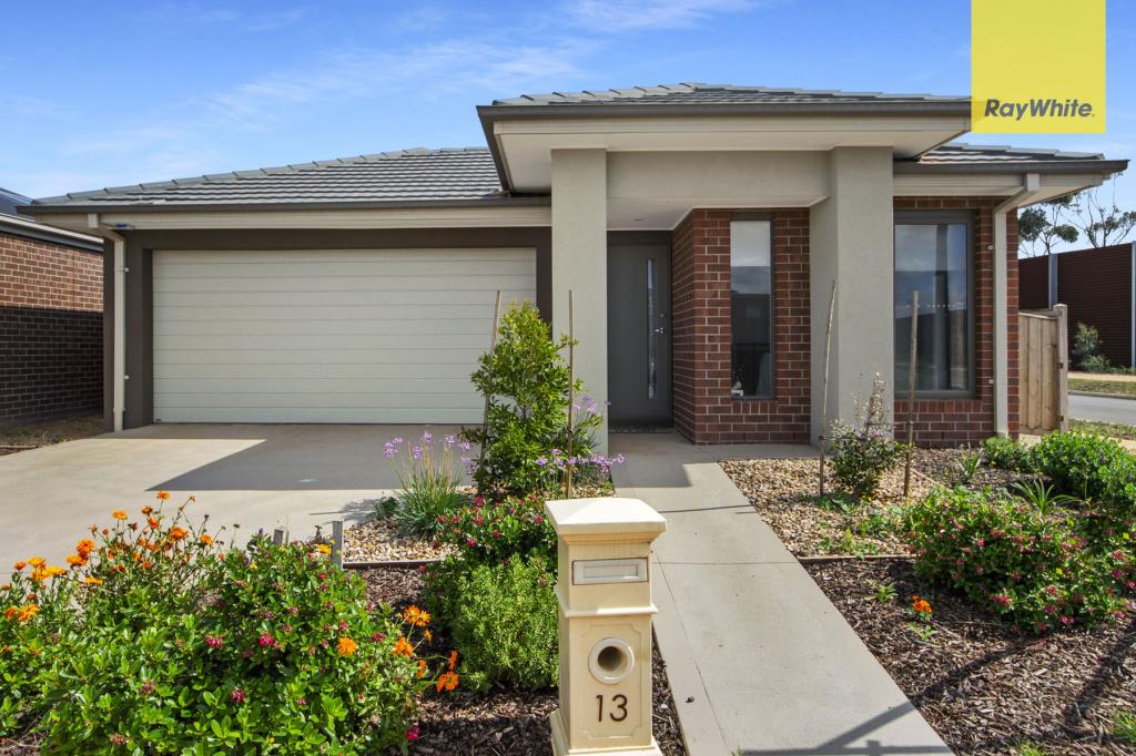 13 Shangrala Rd, Thornhill Park, VIC 3335