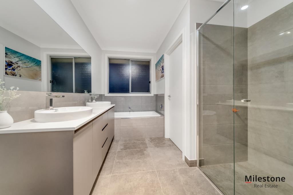 36 Bales Rd, Cranbourne East, VIC 3977