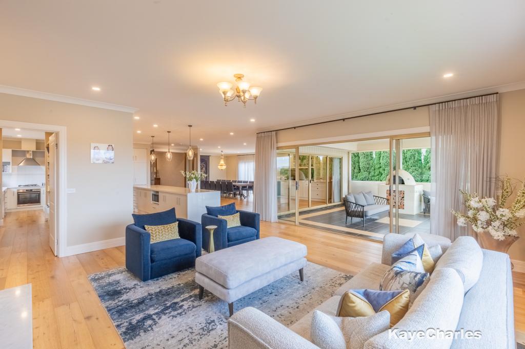 9 Royal Cres, Beaconsfield, VIC 3807