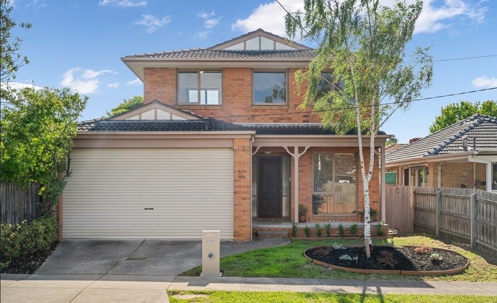 22A MADELINE ST, GLEN WAVERLEY, VIC 3150