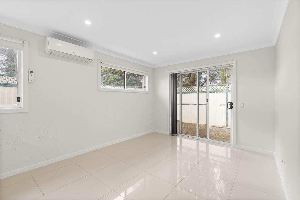 40A OLYMPUS DR, ST CLAIR, NSW 2759