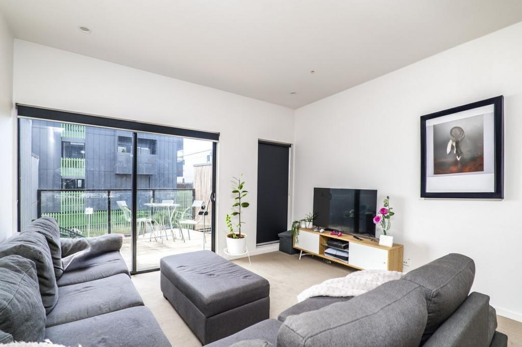 33 GORMAN DR, MILL PARK, VIC 3082