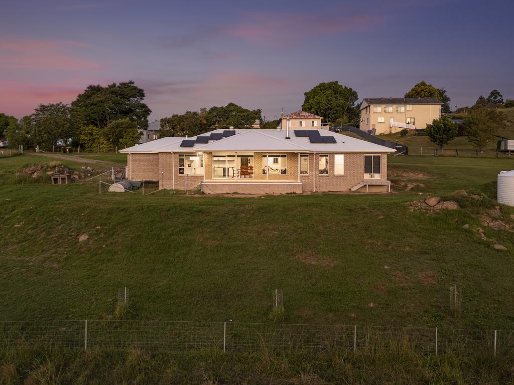 100 Mackay St, Dungog, NSW 2420