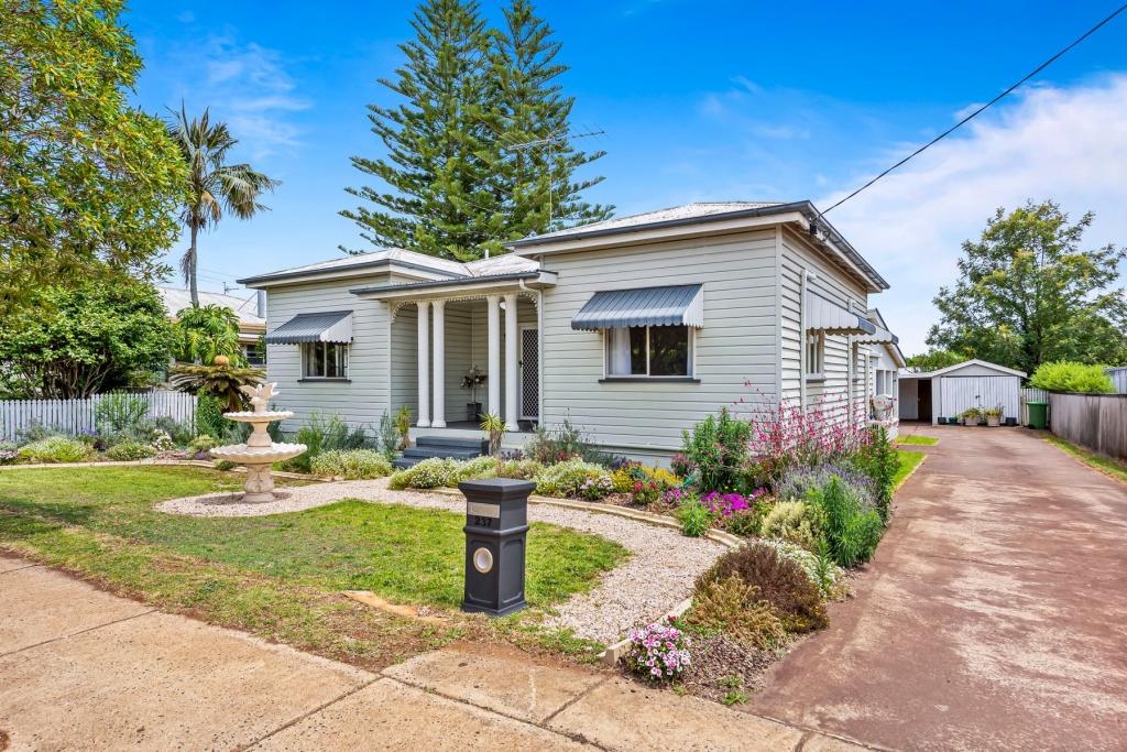 237 Campbell St, Newtown, QLD 4350