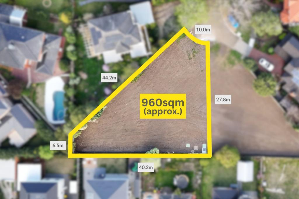 9 INGLIS CT, GLEN WAVERLEY, VIC 3150