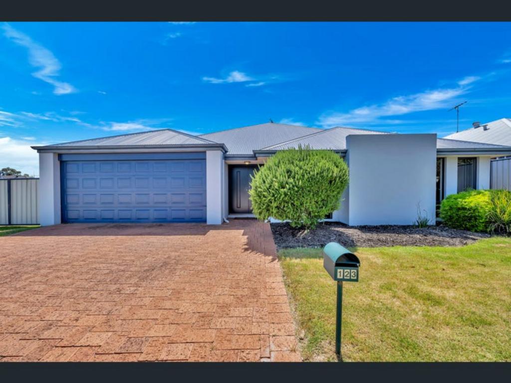 123 Meadow Springs Dr, Meadow Springs, WA 6210