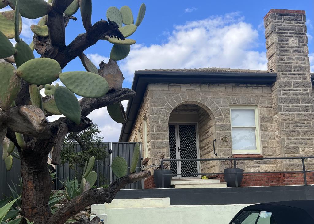 166 SEAVIEW RD, HENLEY BEACH, SA 5022