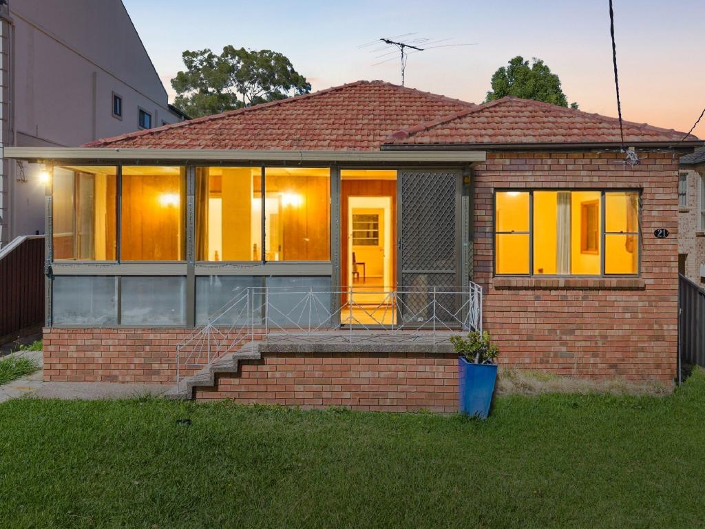 21 Short Rd, Riverwood, NSW 2210