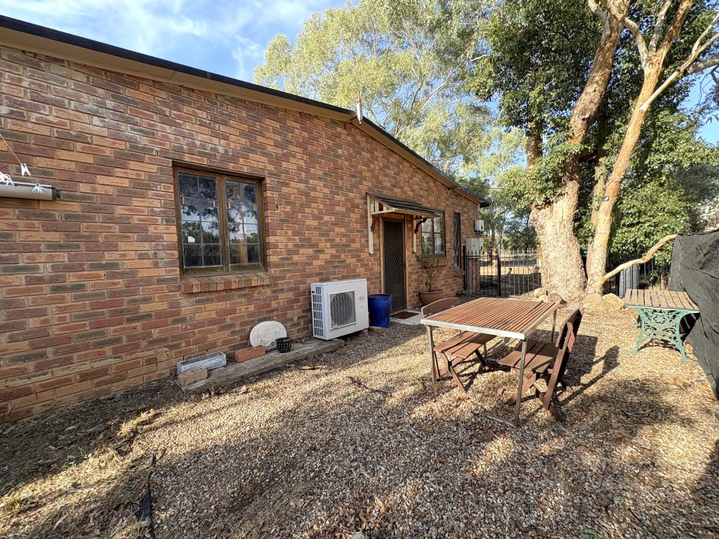 9b Park St, Old Junee, NSW 2652
