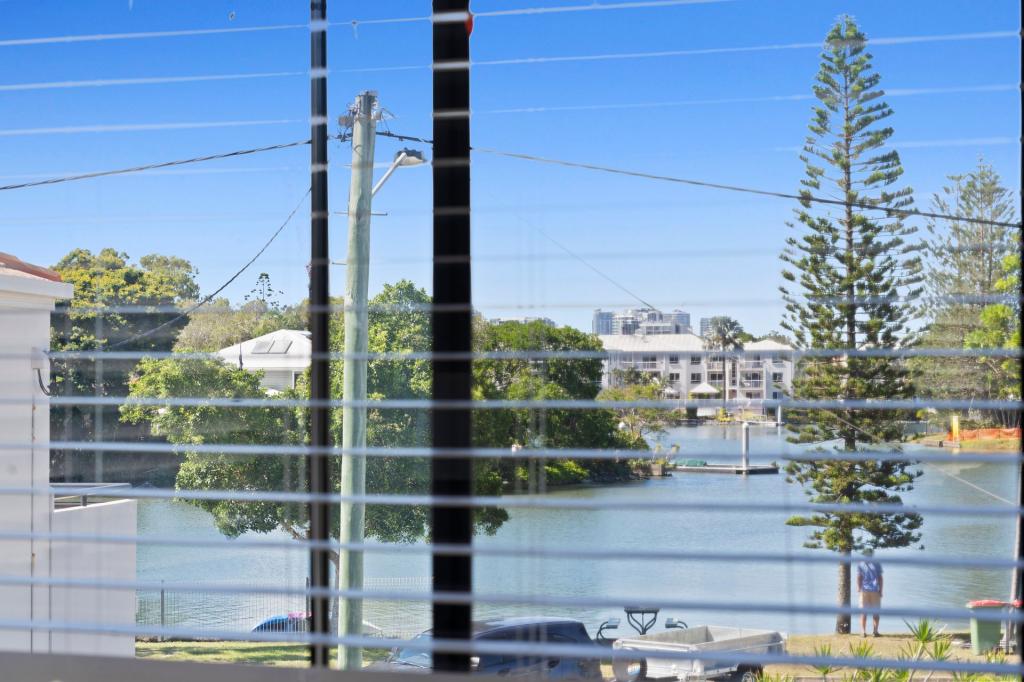 1/18 Ocean St, Runaway Bay, QLD 4216