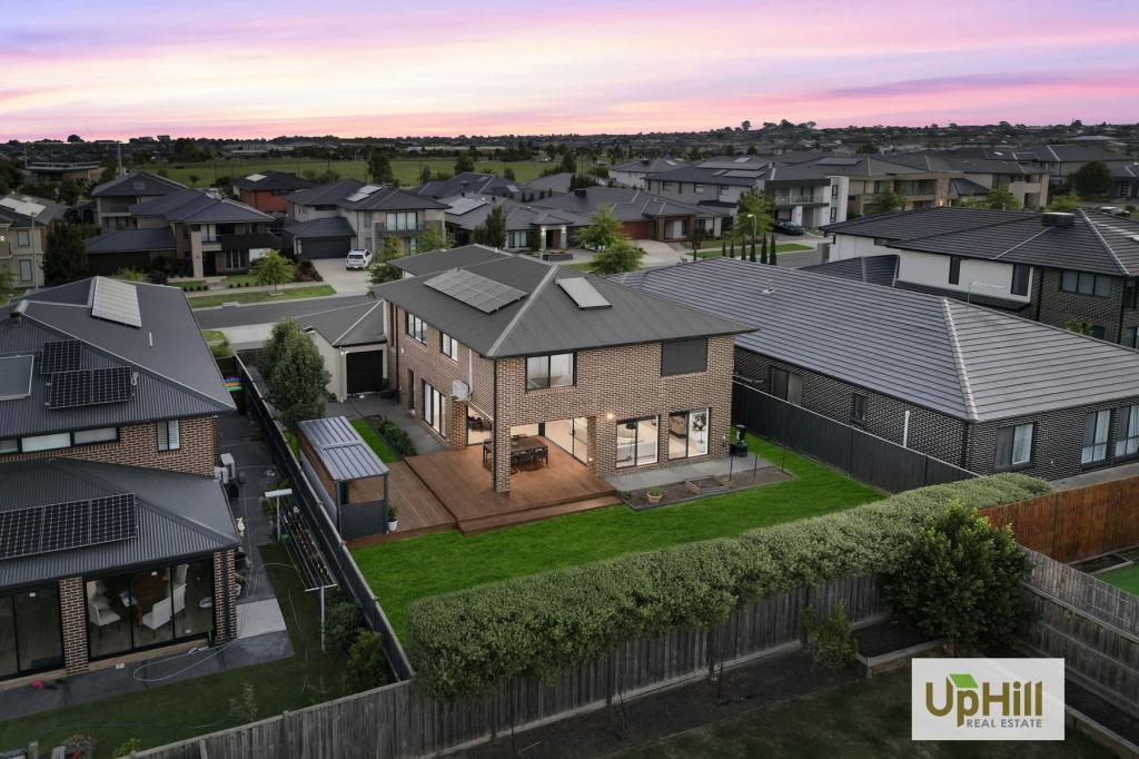 8 Casa Cct, Clyde North, VIC 3978