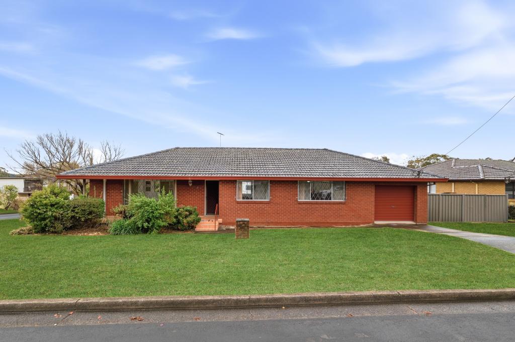 8 Treelands Ave, Ingleburn, NSW 2565