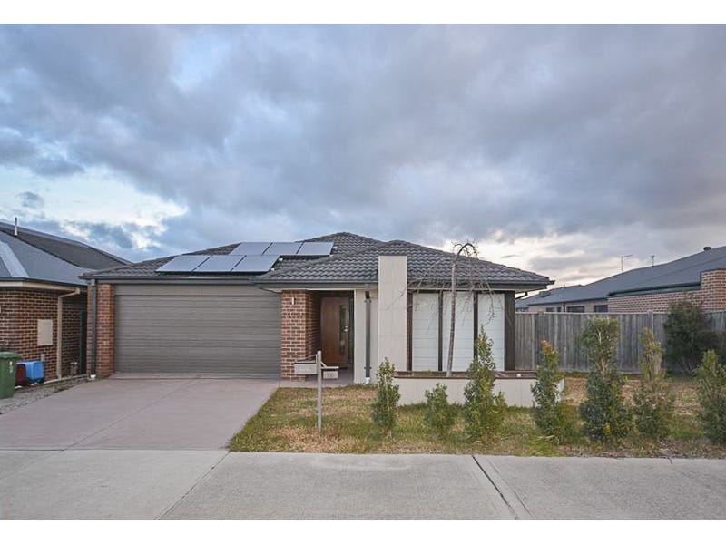 15 CHANTENAY PDE, CRANBOURNE NORTH, VIC 3977