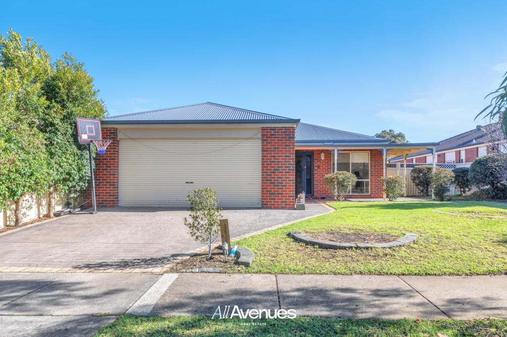 10 Lobelia St, Pakenham, VIC 3810