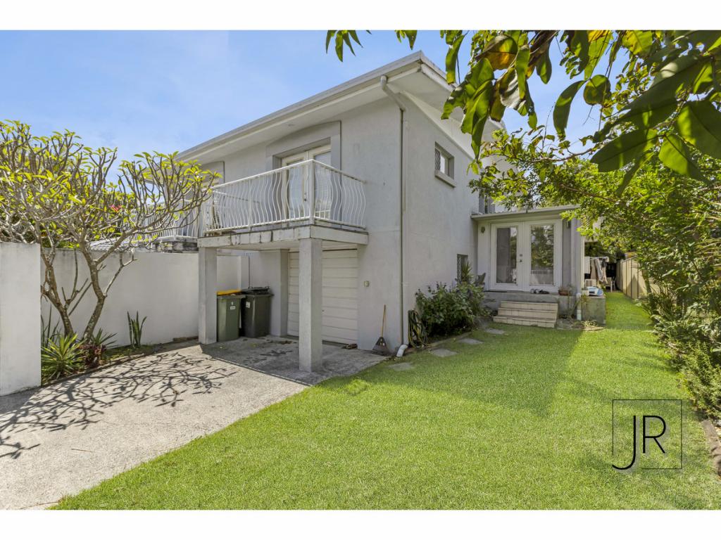 8b Naranga Ave, Broadbeach Waters, QLD 4218