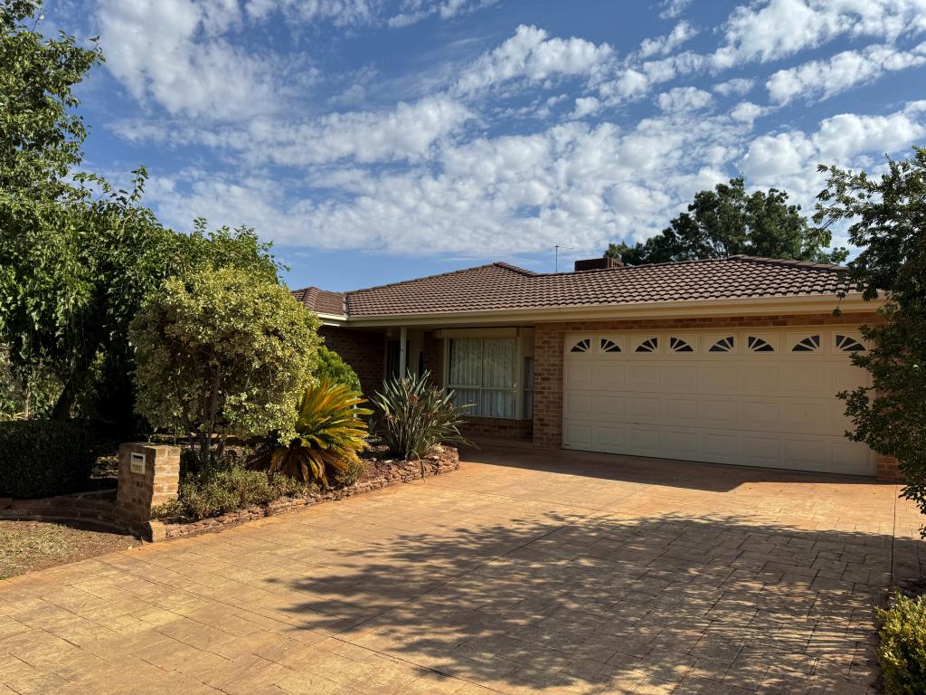 18 Rosewood Dr, Griffith, NSW 2680