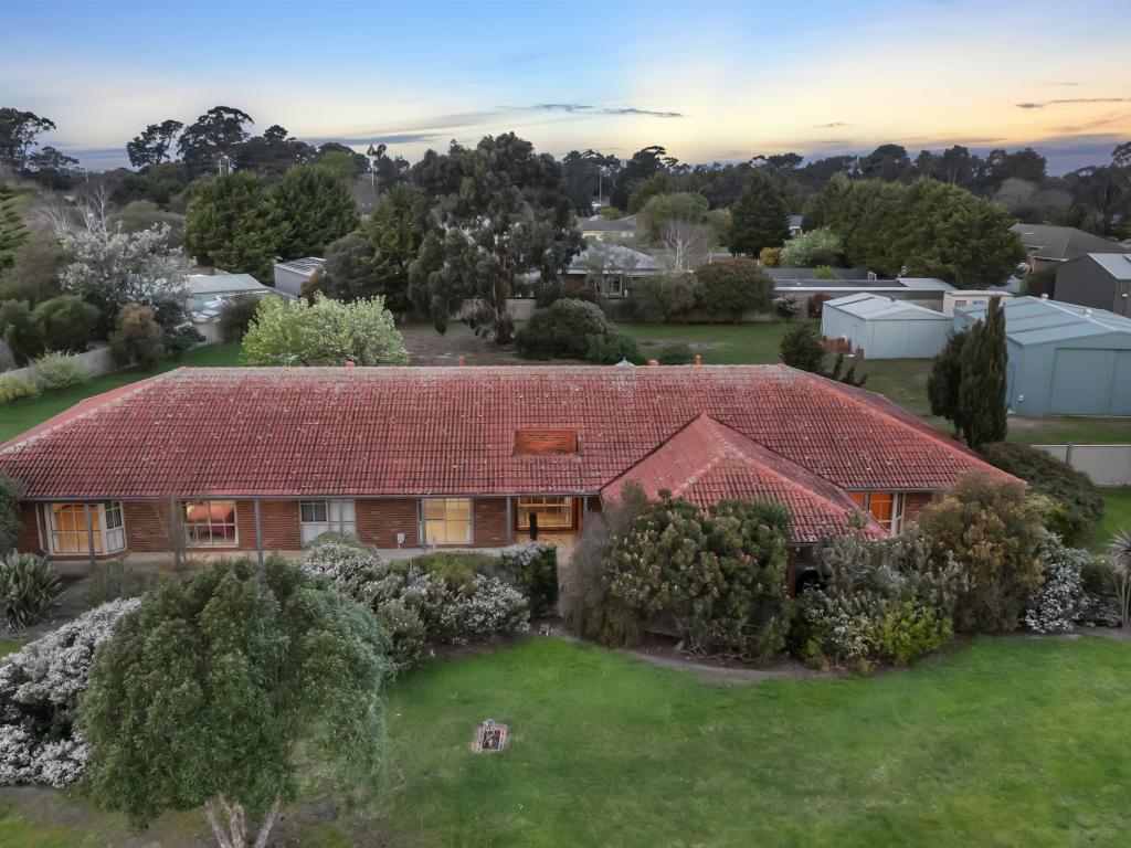 19 Earlston Cct, Cranbourne, VIC 3977