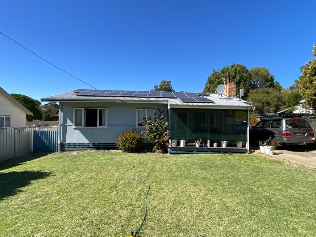 137 Clayton Rd, Narrogin, WA 6312